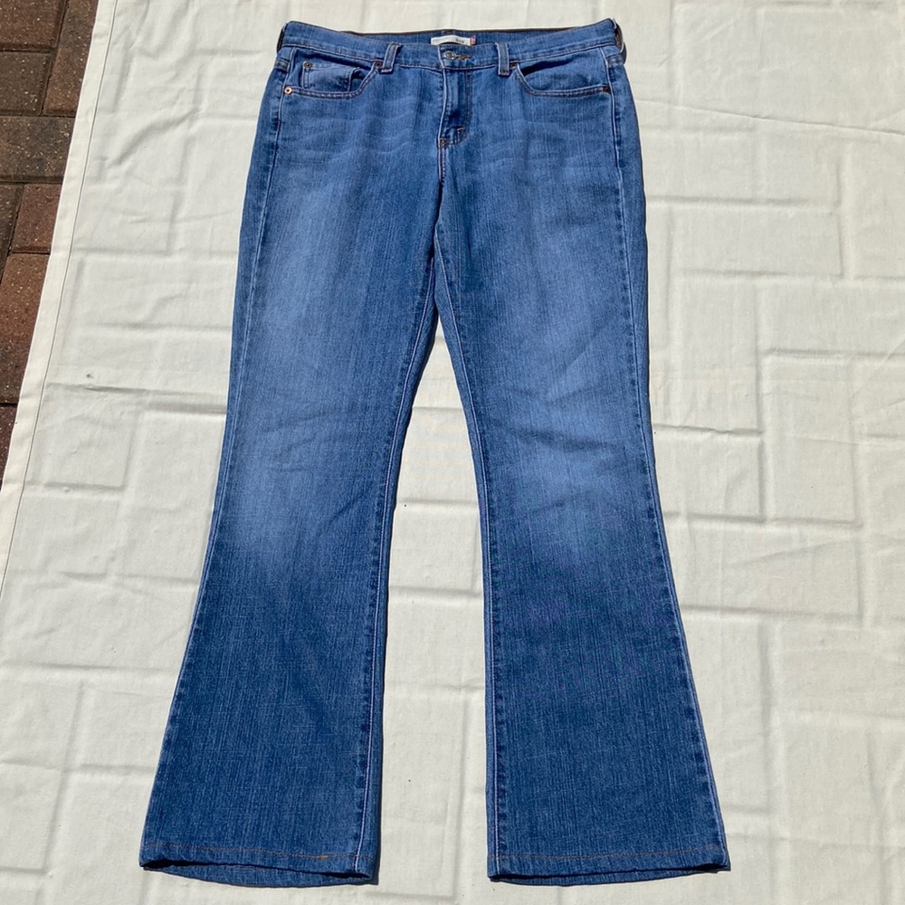 Vintage Levi Strauss 515 bootcut size 10L but has been hemmed to inseam of 30”